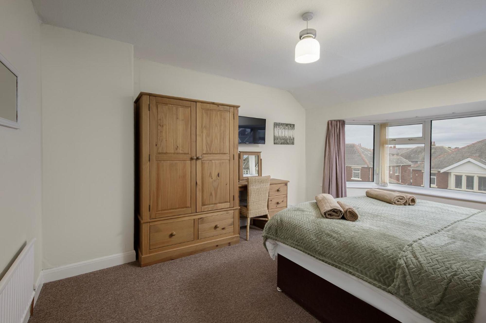 Arnside - Spacious 10-Bedroom Seaside Cottage Blackpool Eksteriør bilde