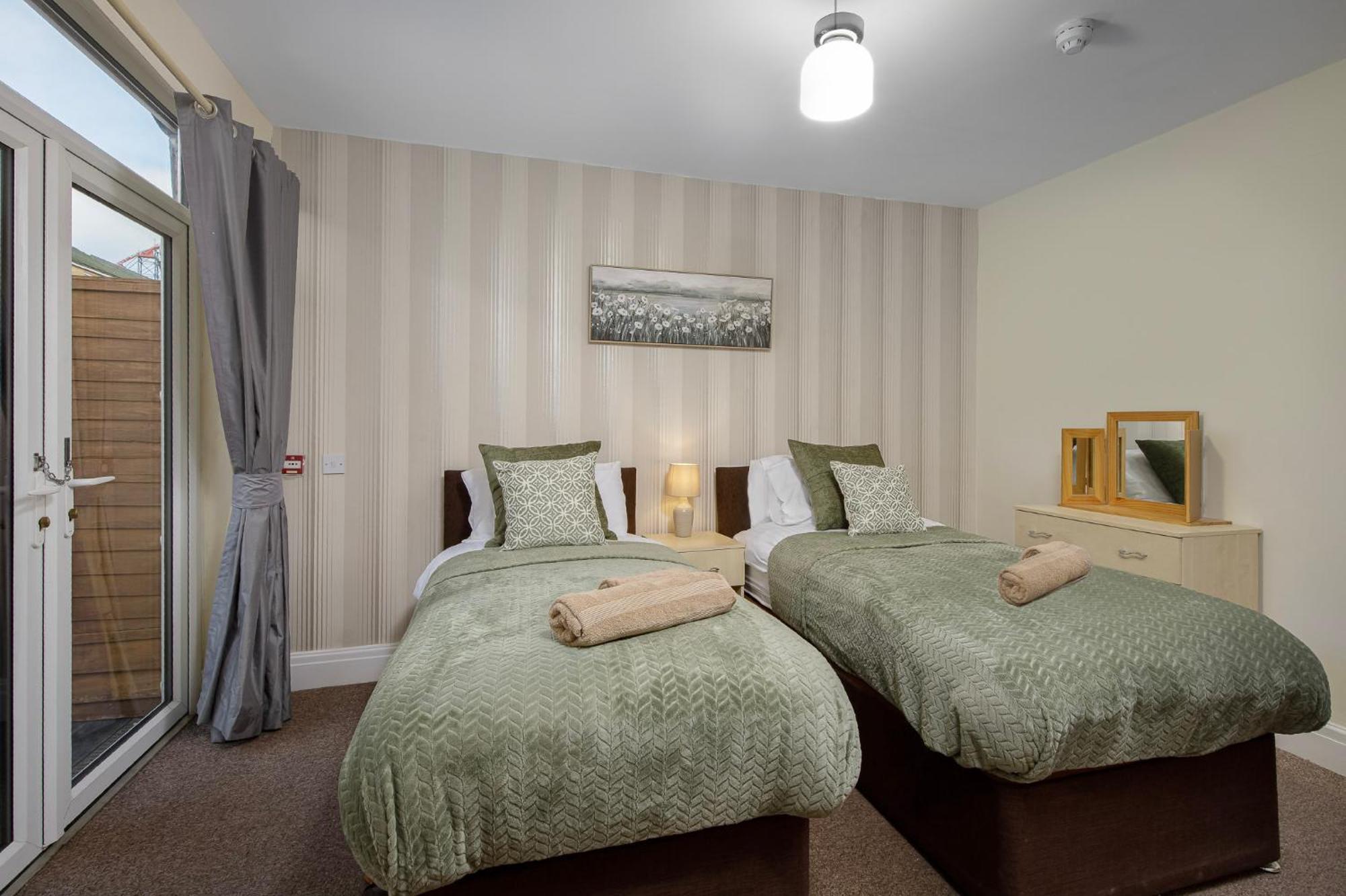 Arnside - Spacious 10-Bedroom Seaside Cottage Blackpool Eksteriør bilde