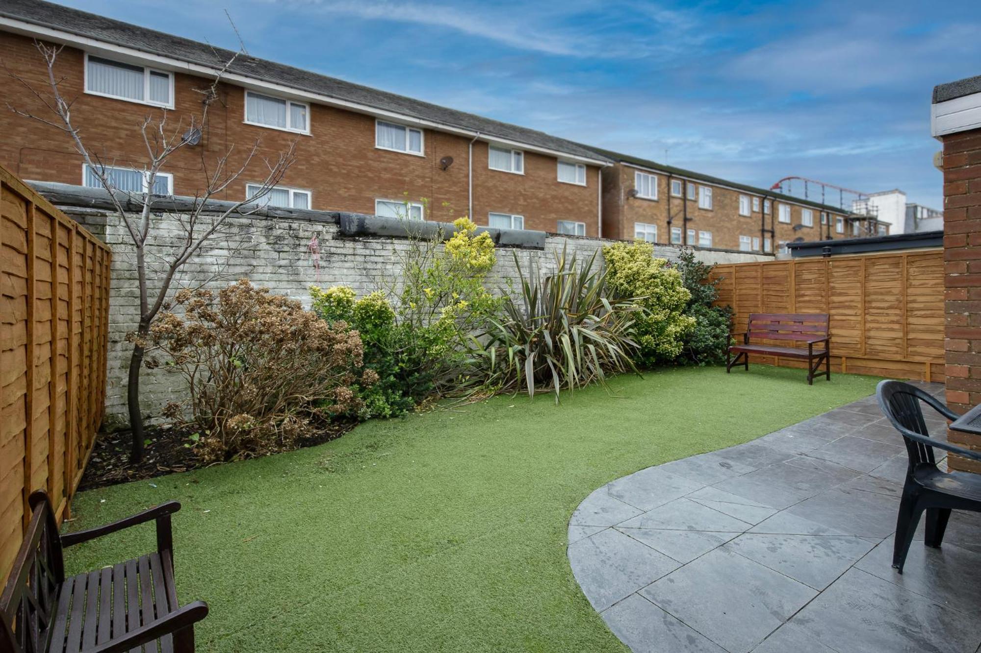 Arnside - Spacious 10-Bedroom Seaside Cottage Blackpool Eksteriør bilde