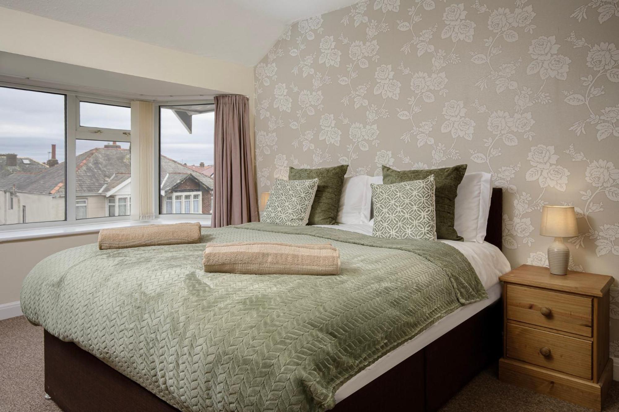 Arnside - Spacious 10-Bedroom Seaside Cottage Blackpool Eksteriør bilde